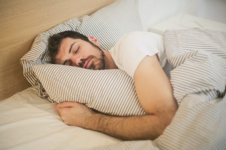huiles-essentielles-sommeil-dormir